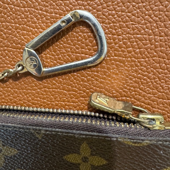 Louis Vuitton Monogram Key Case - Picture 7 of 7